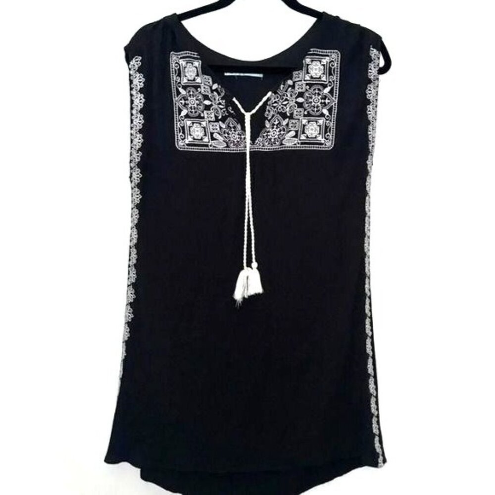 Maurices Black & White Embroidered Sleeveless Top M